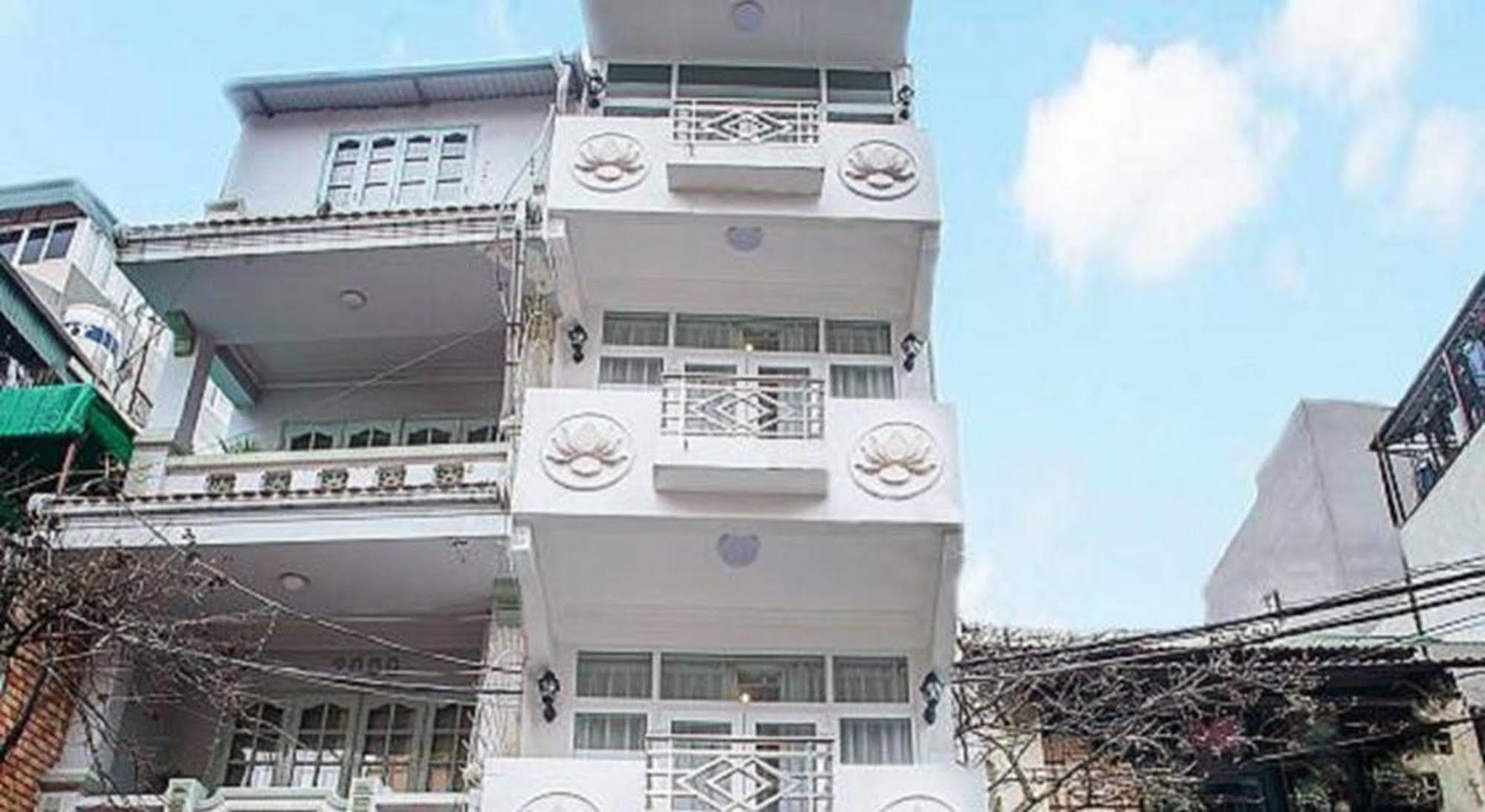 Hotel Lotus Village 3*