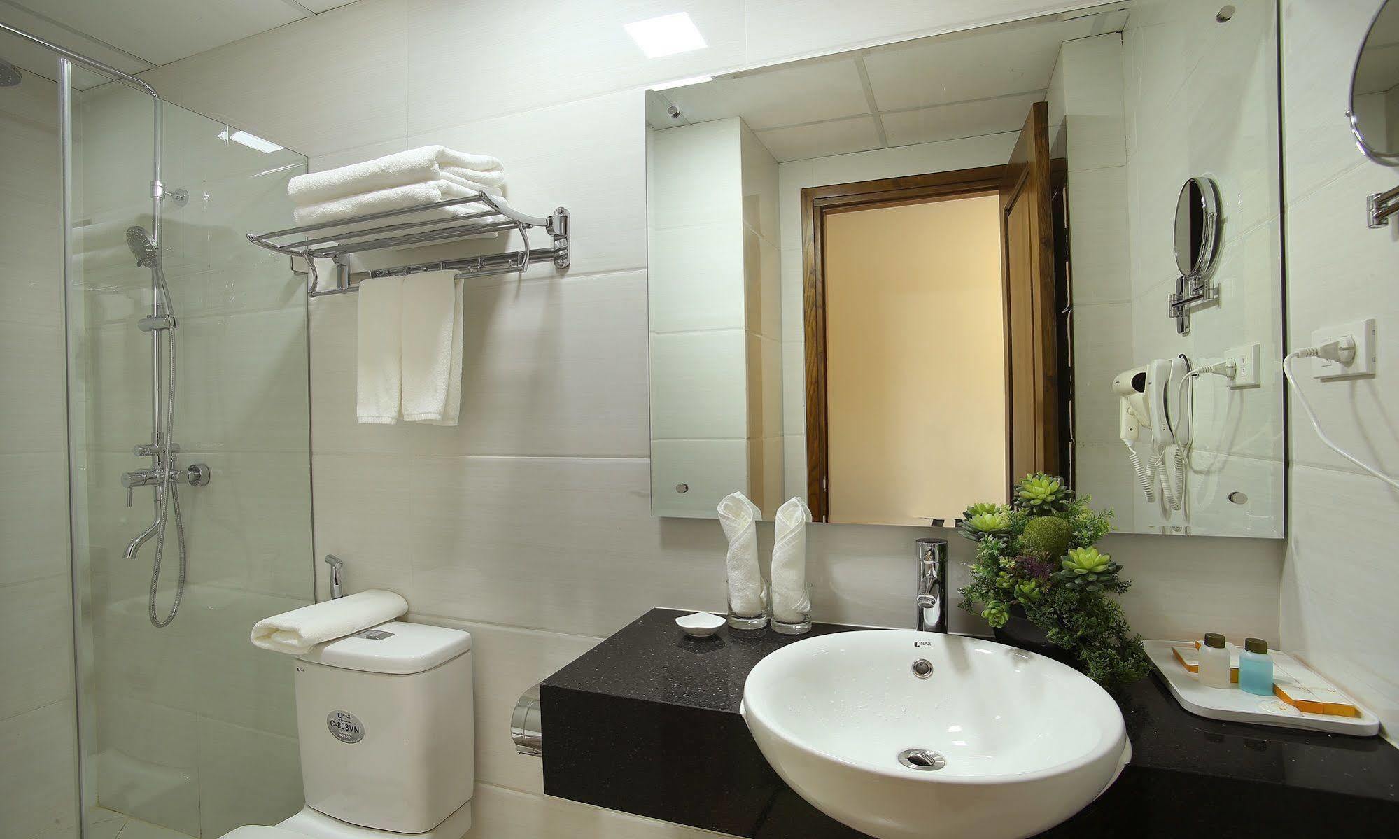 West & 3* Hanoi