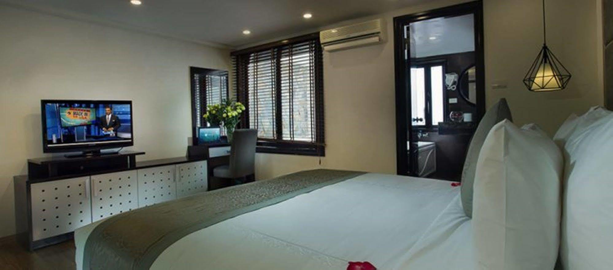 Hotel La Sante & Hanoi