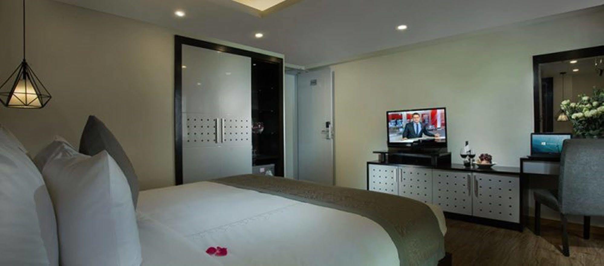 Hotel La Sante & Hanoi