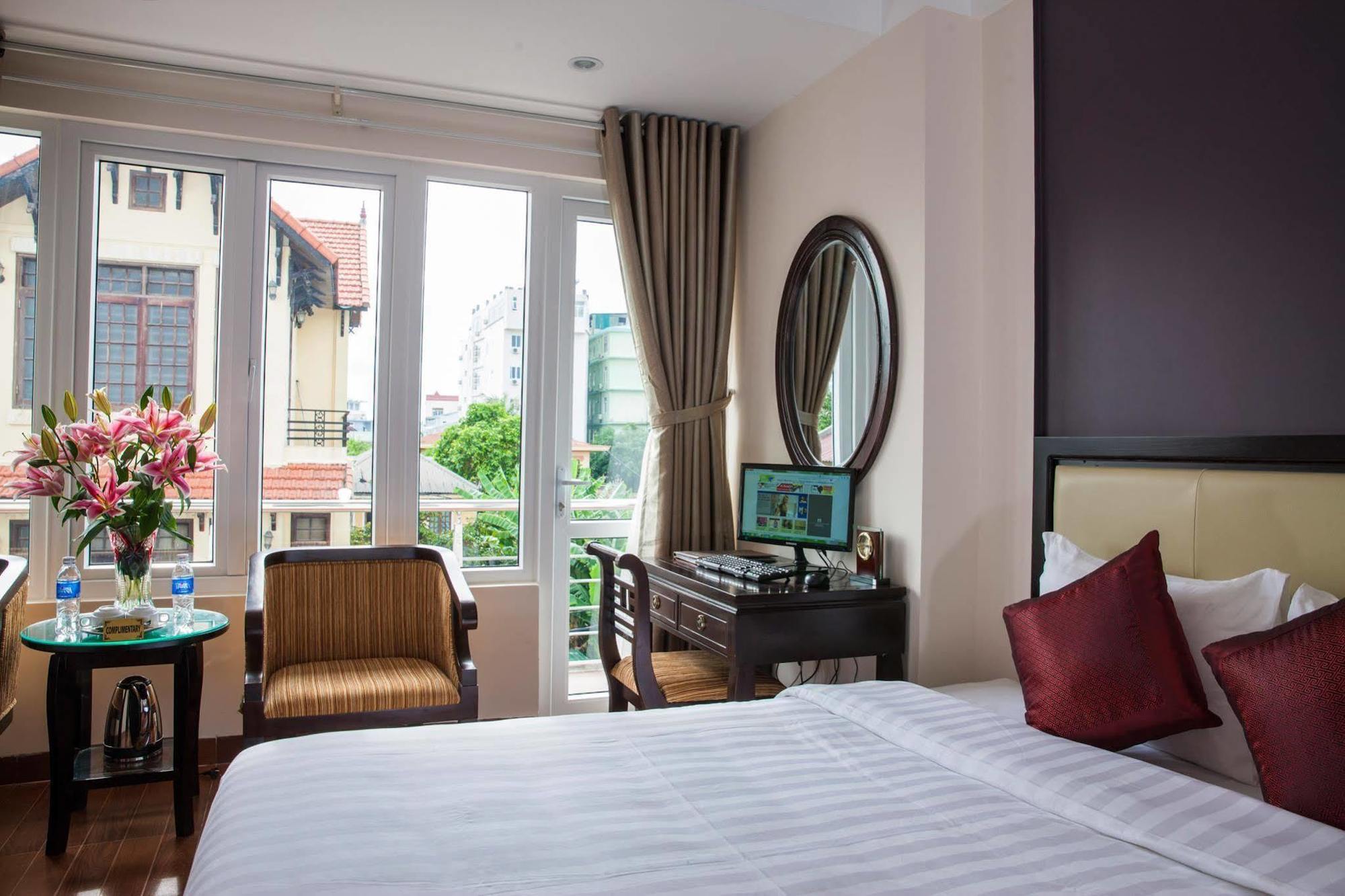 Hotel Holiday Emerald Hanoi