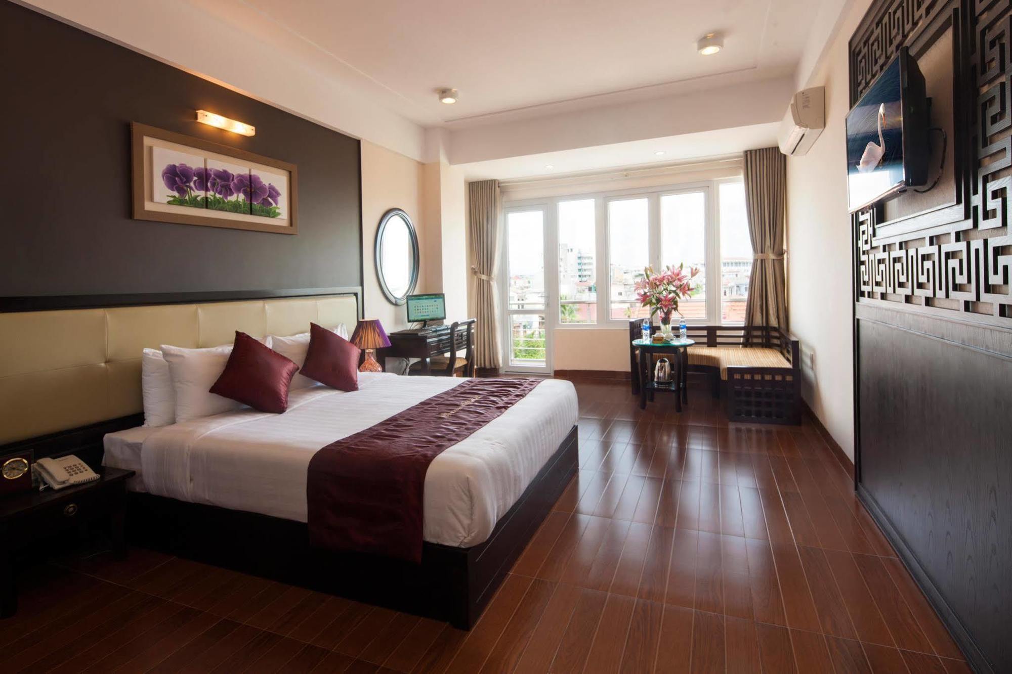 Holiday Emerald Hanoi
