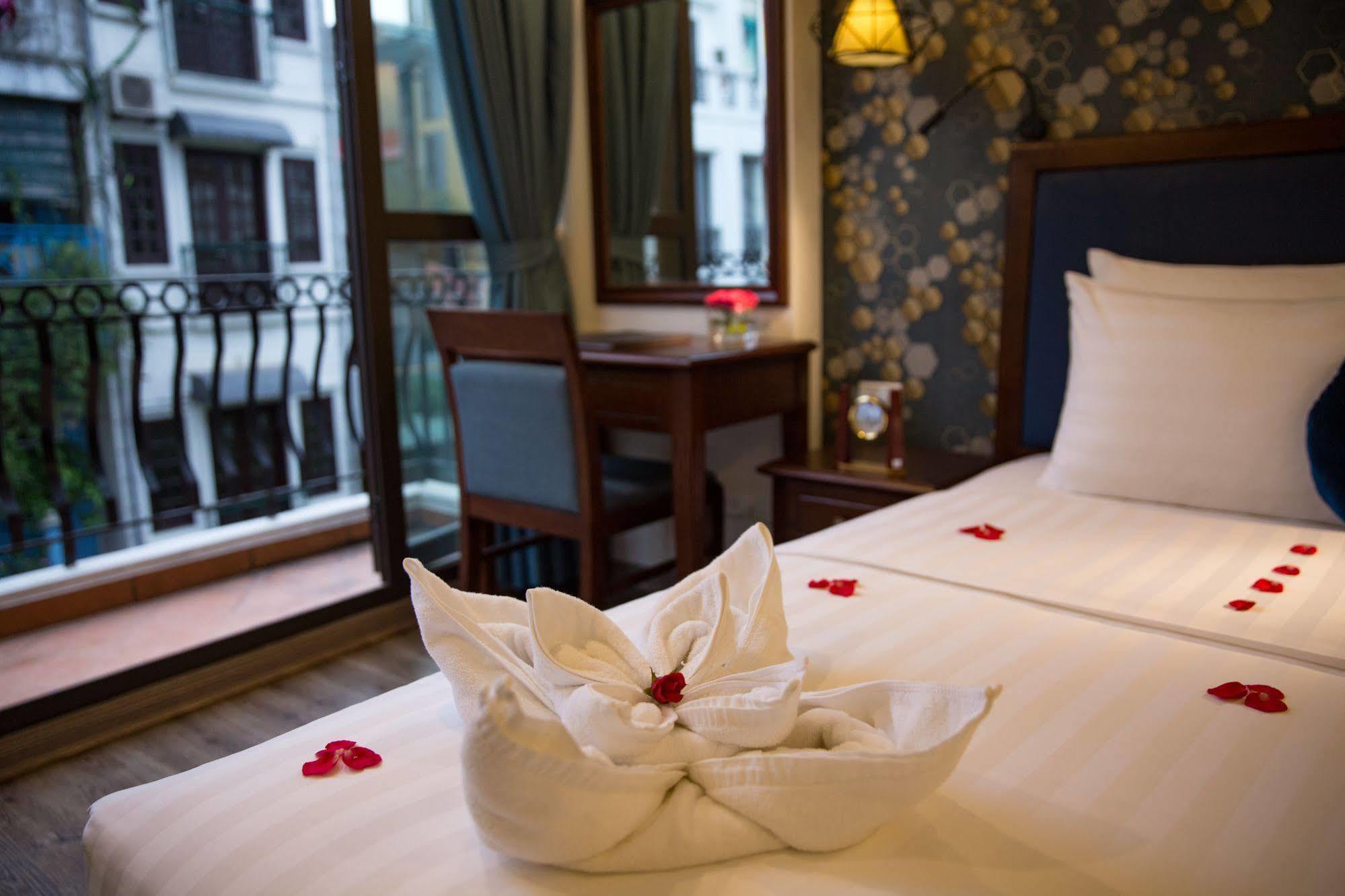 Holiday Emerald Hotel 3*