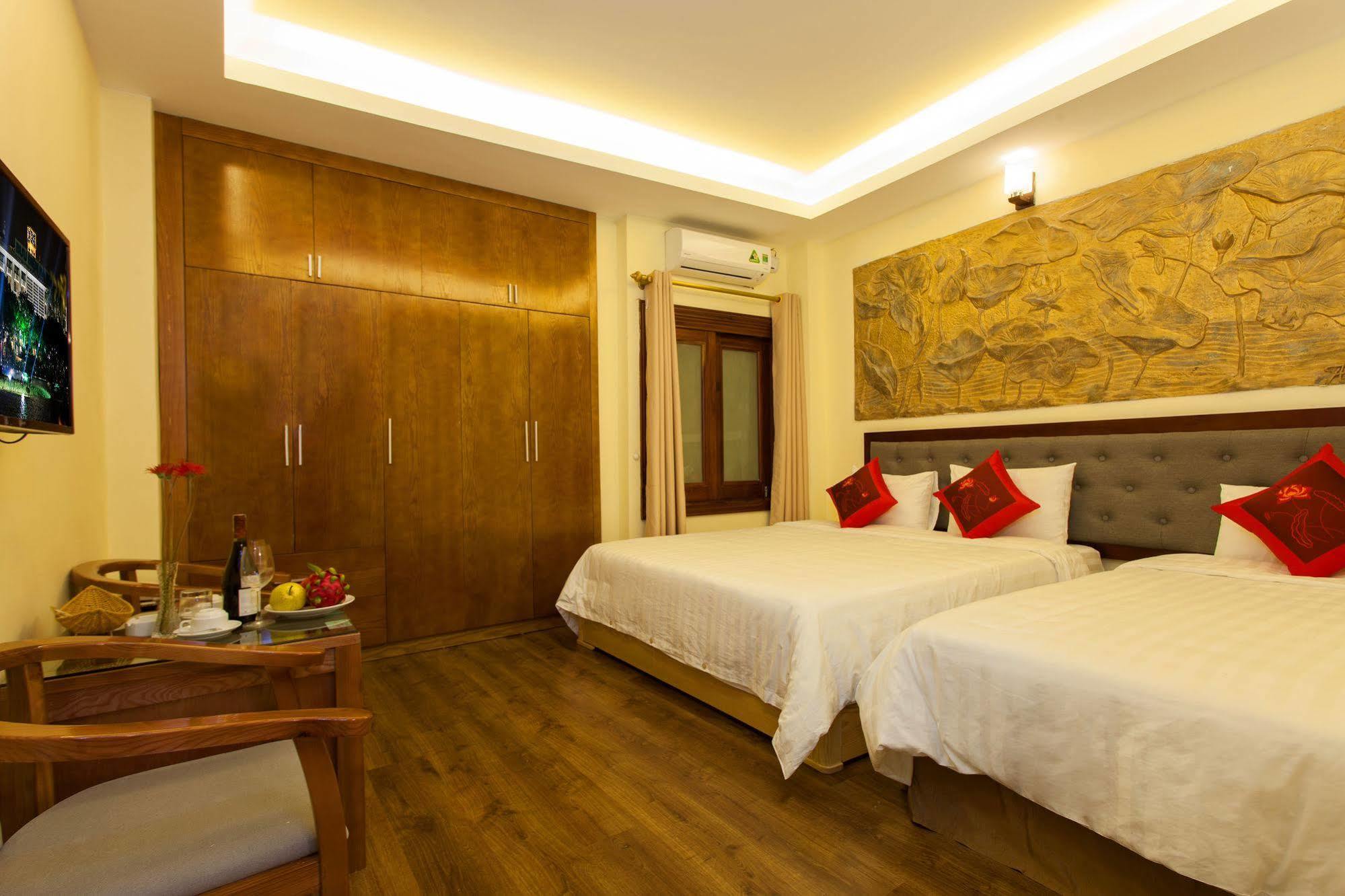 Queen Light Hotel 3*