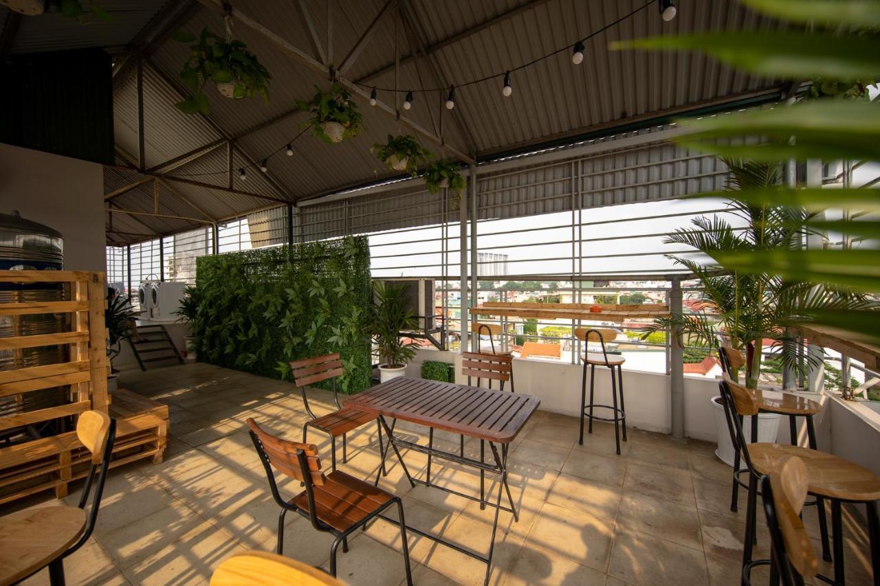 Khách sạn hẻo lánh Sazi Homestay 97 Van Cao Building *