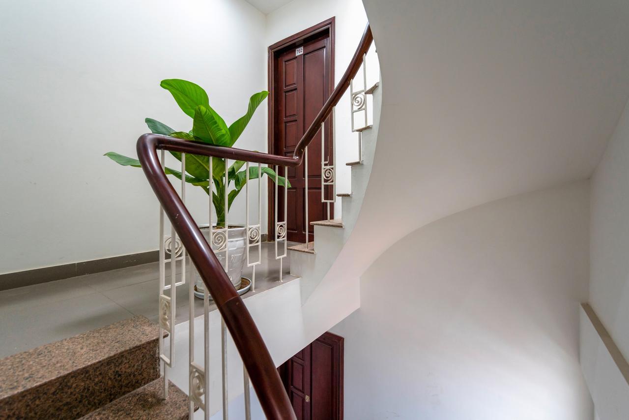 Khách sạn hẻo lánh Sazi Homestay 97 Van Cao Building Hà Nội