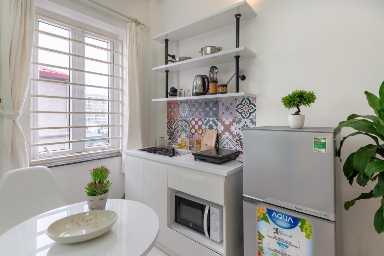 Khách sạn hẻo lánh Sazi Homestay 97 Van Cao Building Hà Nội