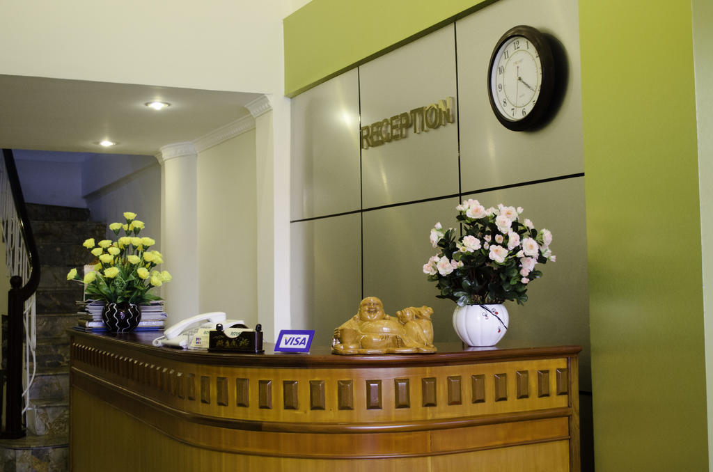 Hotel Blue Moon