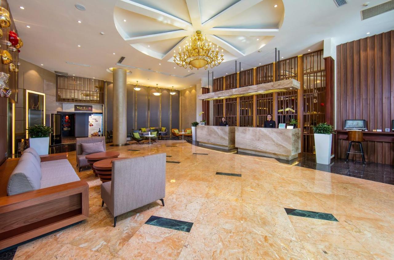 Bên Hồ 4*