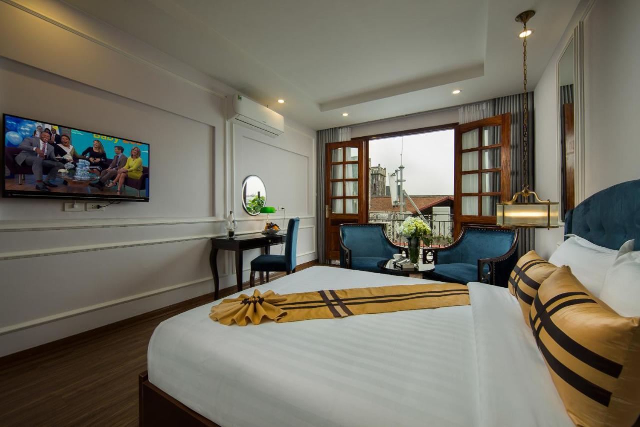 Hotel S And 4*