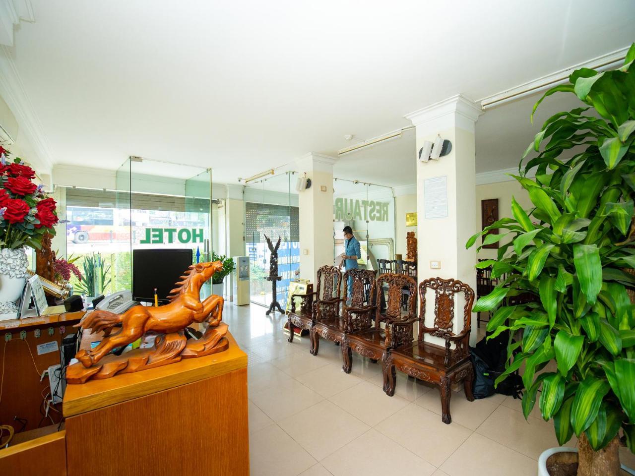 Ho Sen Xanh Hotel Hanoi