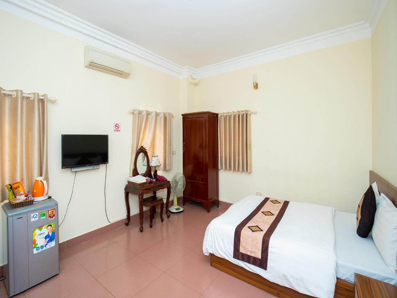 Ho Sen Xanh Hotel
