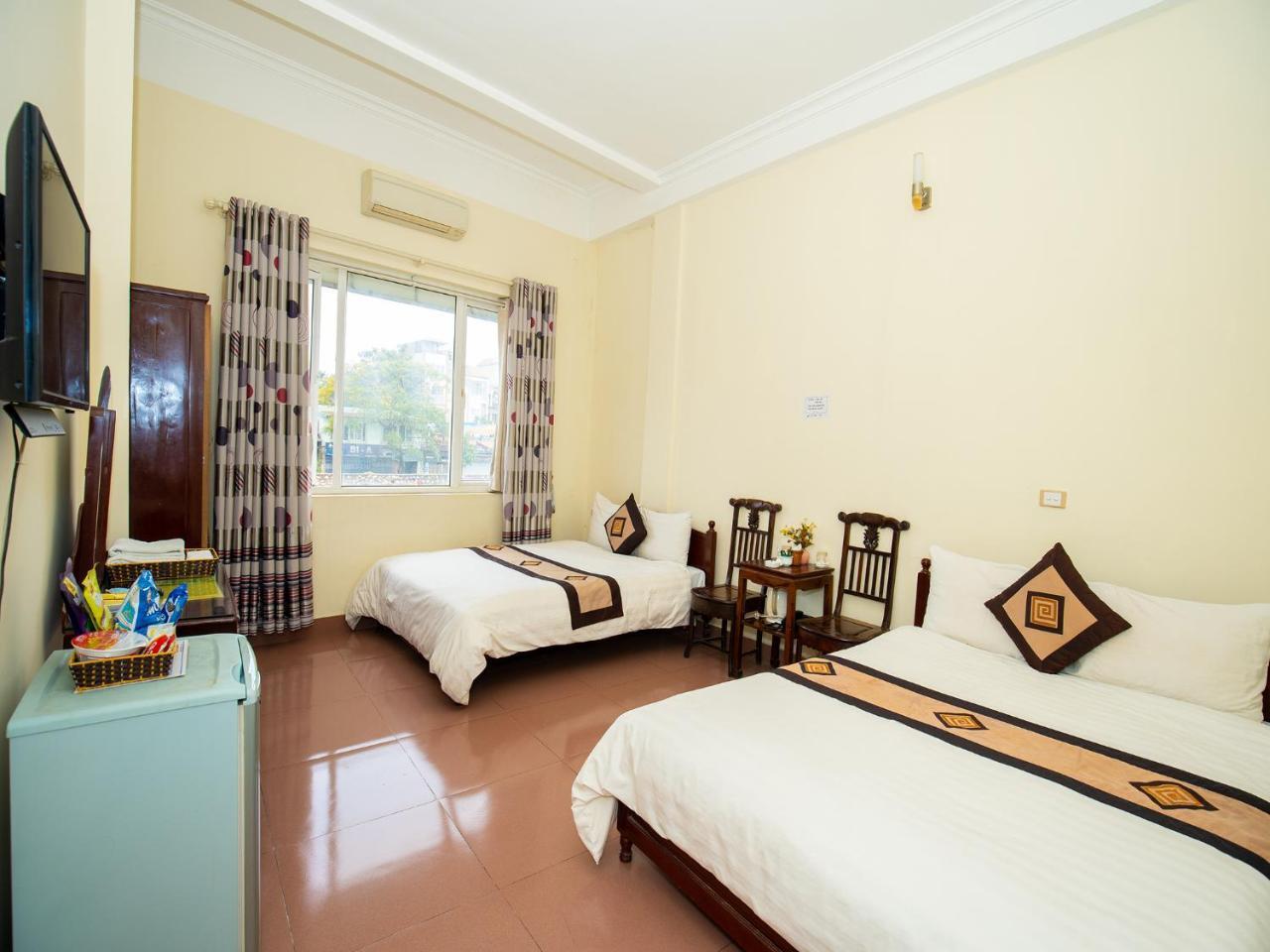 Ho Sen Xanh Hotel 2*