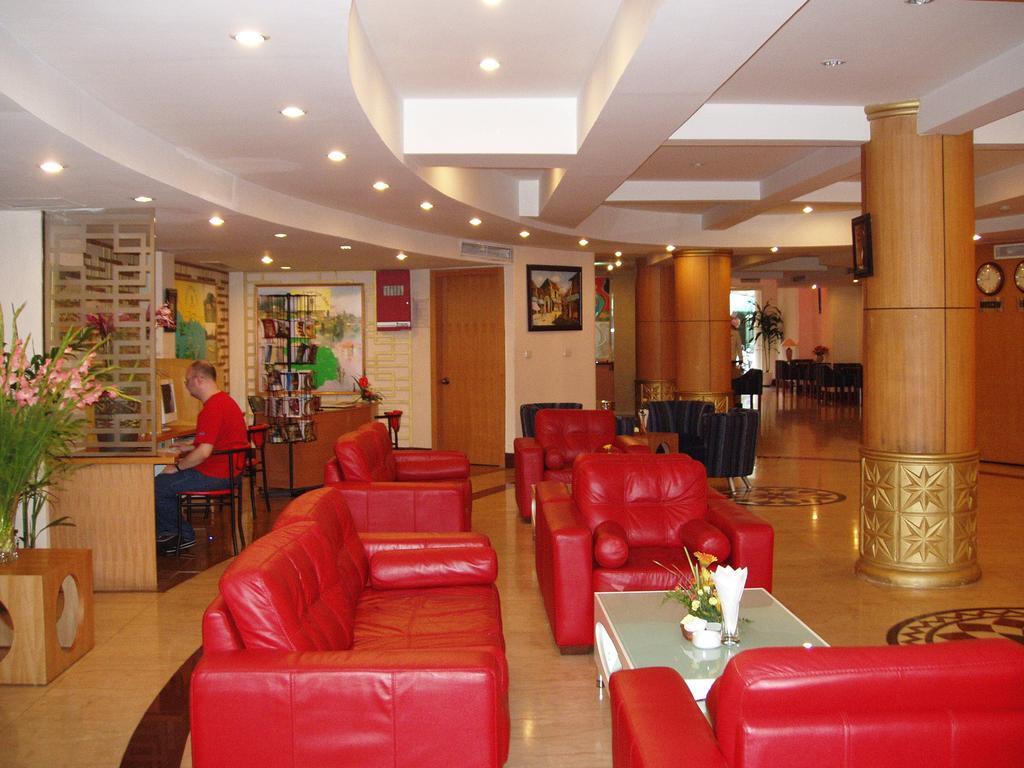 Majestic Salute Hotel