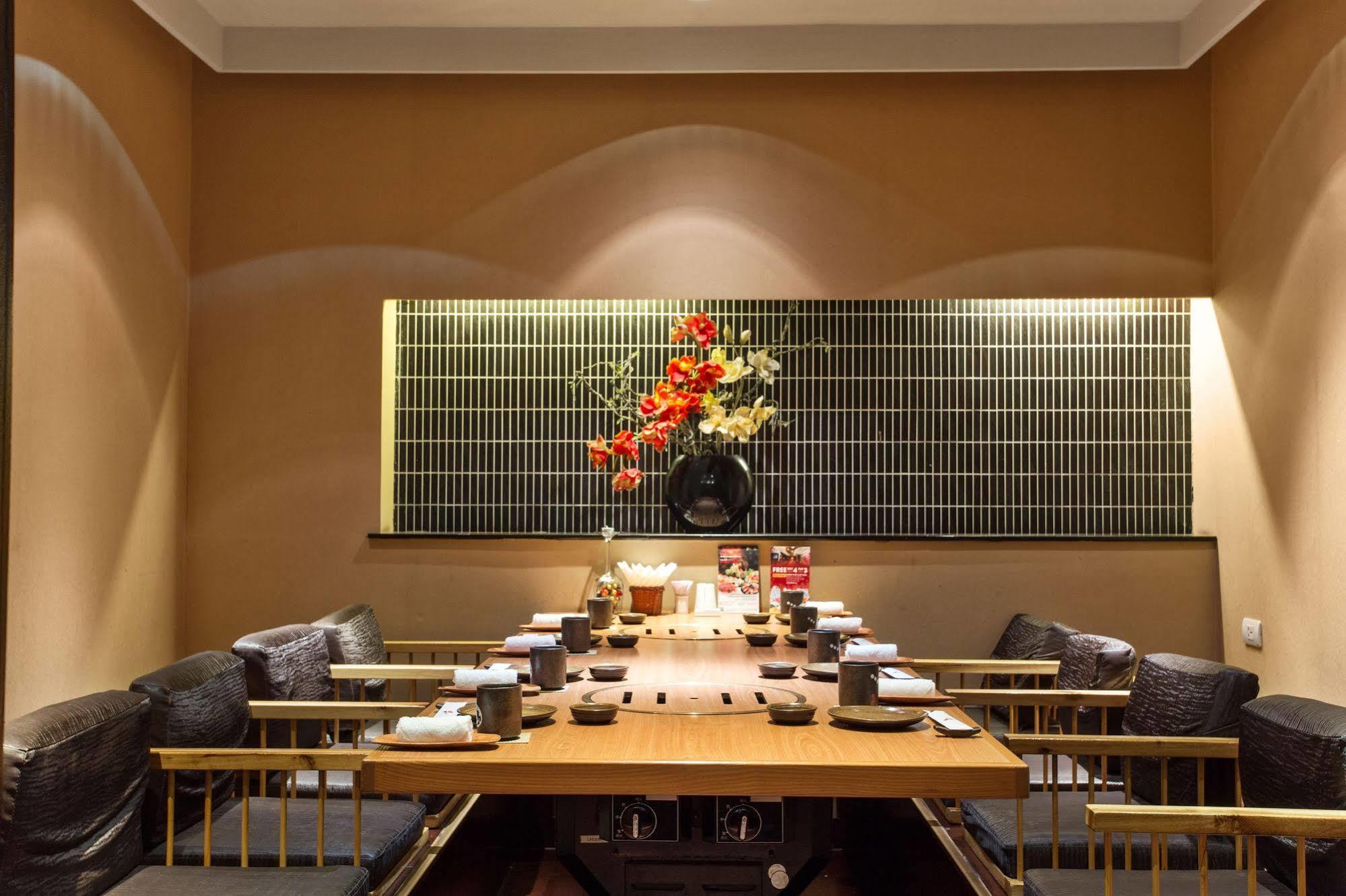 Bên Hồ 4* Hà Nội