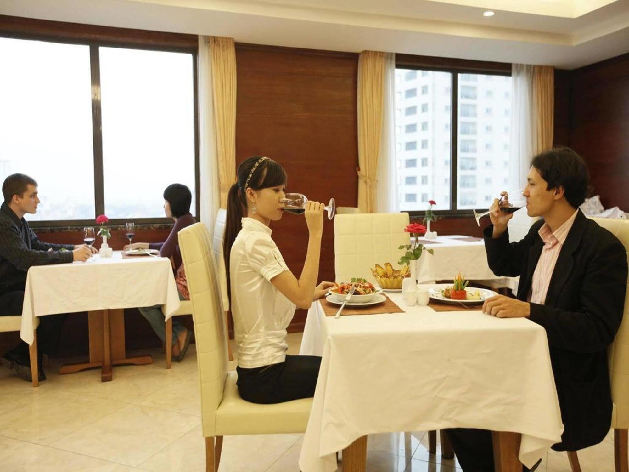 Hotel Royal Gate 3*
