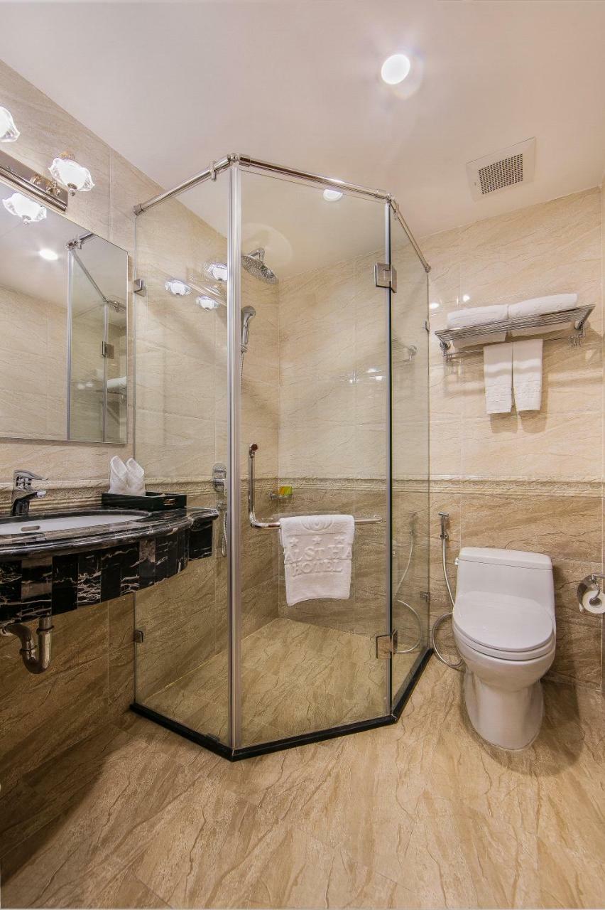 Hotel Royal St 3*
