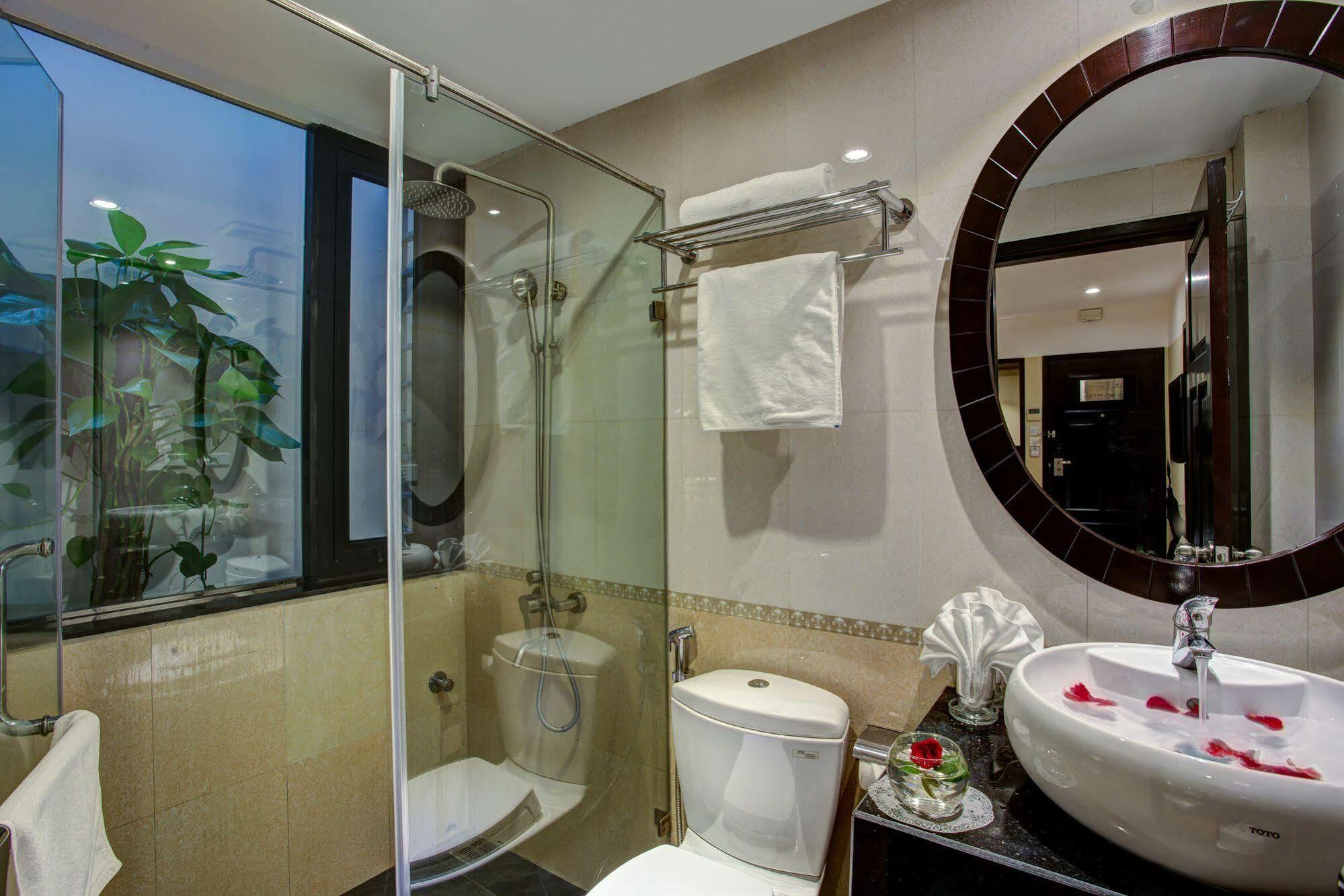 Hotel Ambassador & Travel