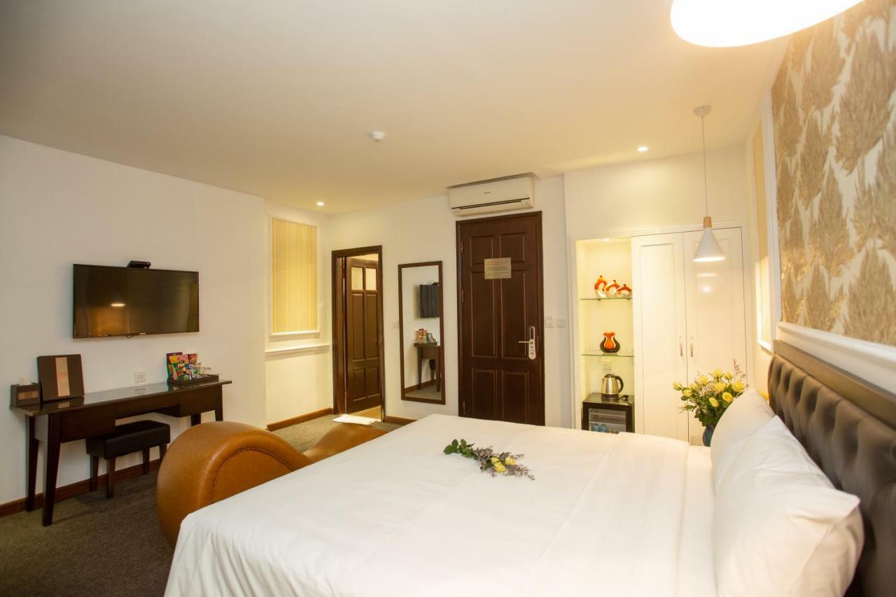Adeline Hotel 2*