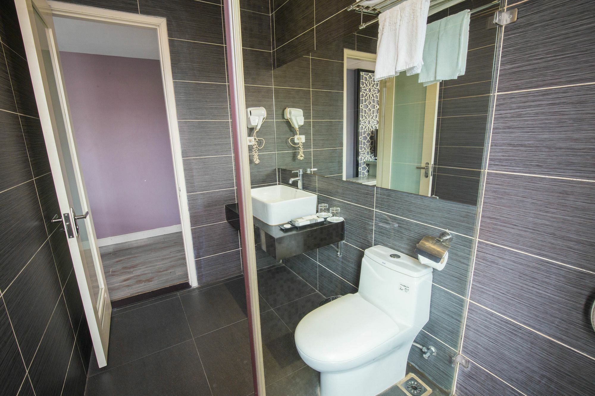Riverside Boutique 3*