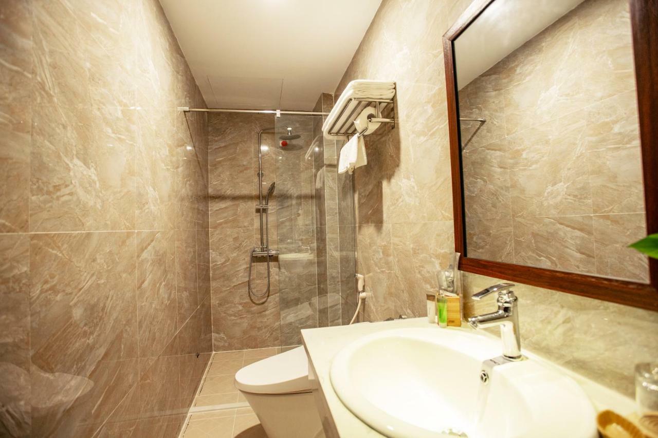 Adeline Hotel 2*