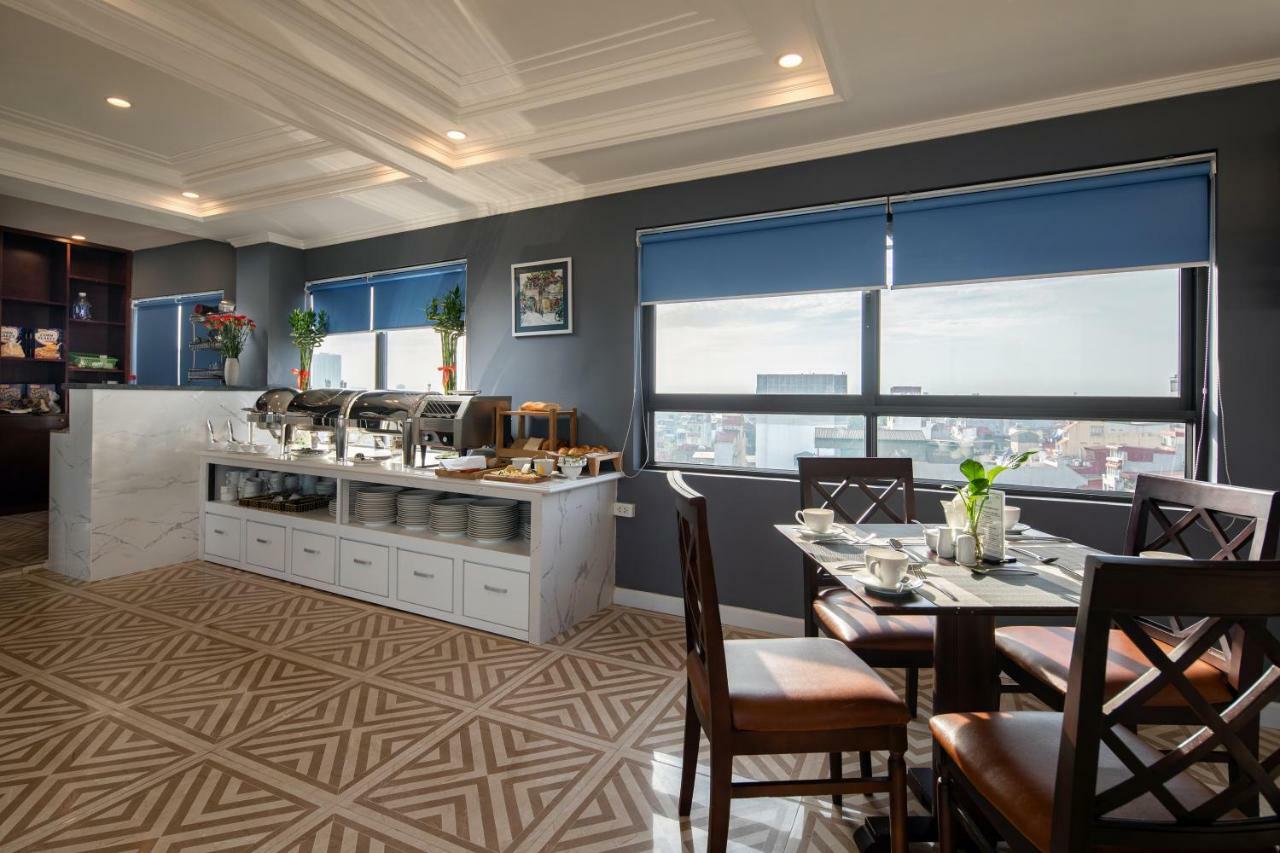 Backpackers & Rooftop Bar 3*