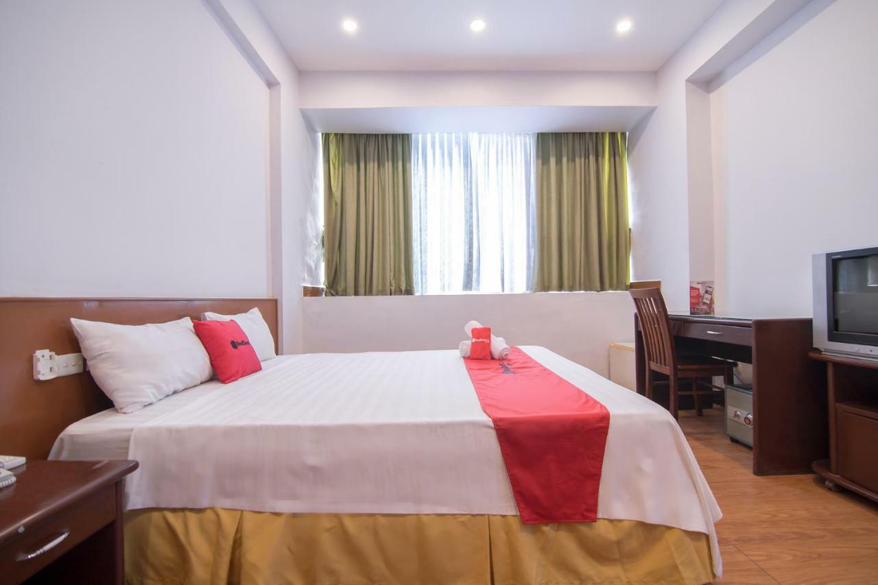 Reddoorz Near Mieu Quoc Tu Giam Hotel 3*