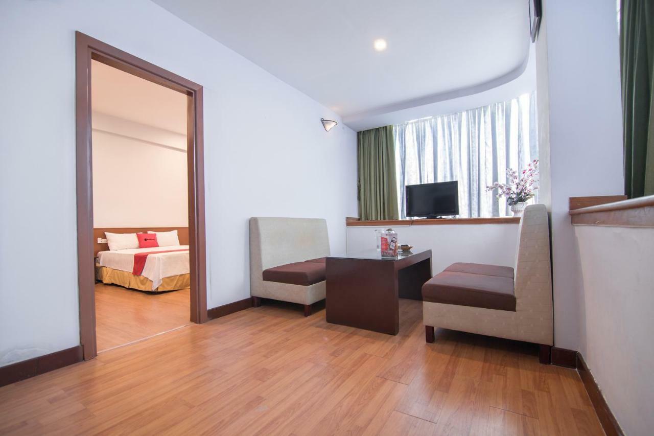 Reddoorz Near Mieu Quoc Tu Giam Hotel