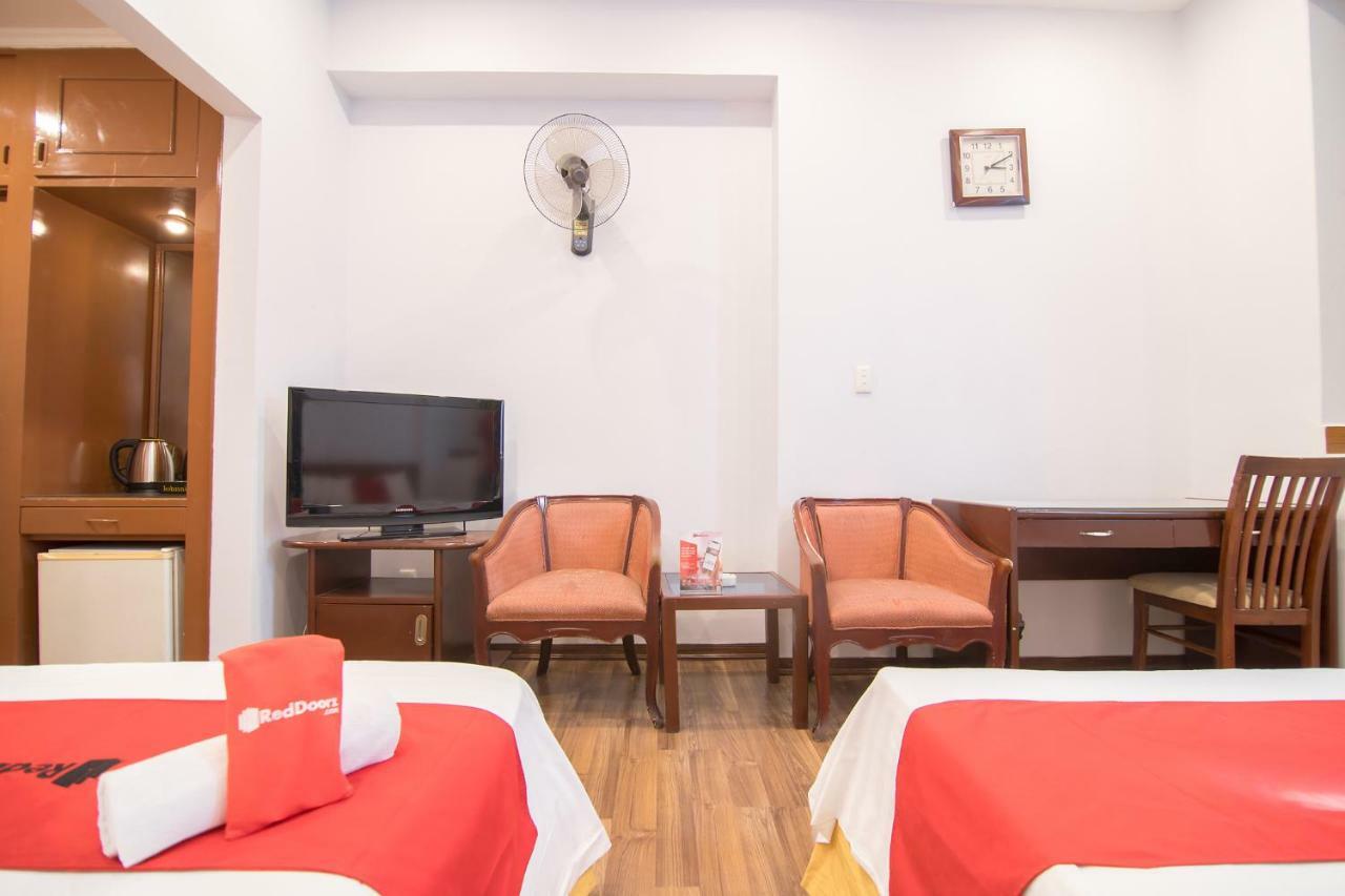 Reddoorz Near Mieu Quoc Tu Giam Hotel 3*