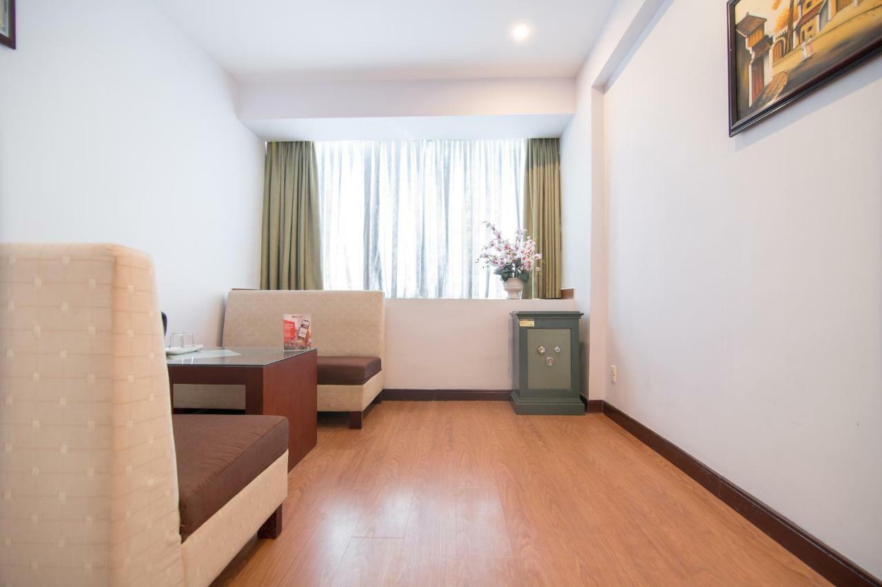 Reddoorz Near Mieu Quoc Tu Giam Hotel