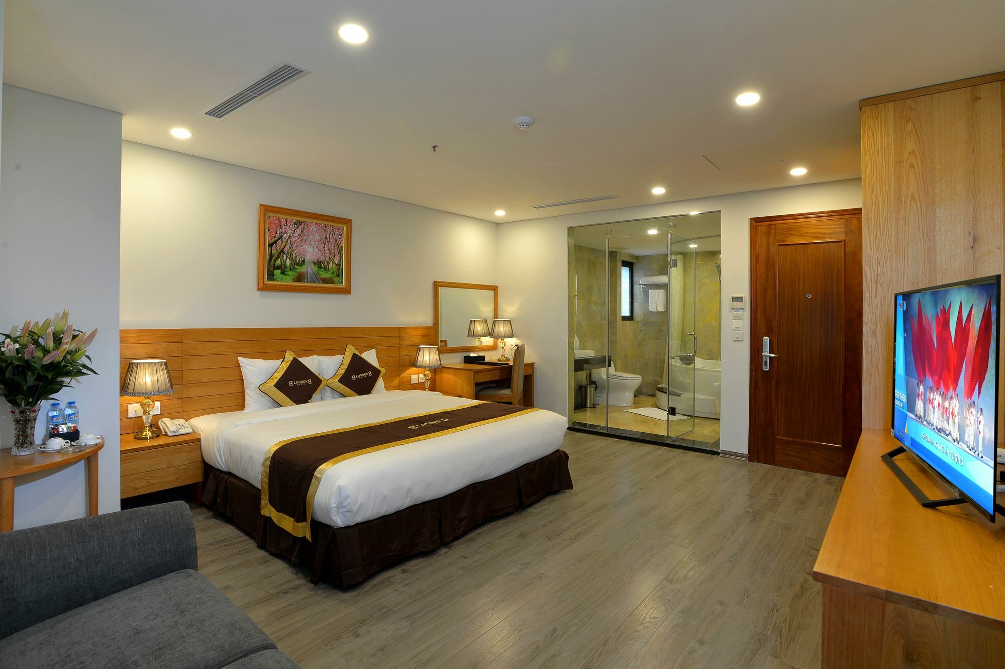 London 4* Hanoi