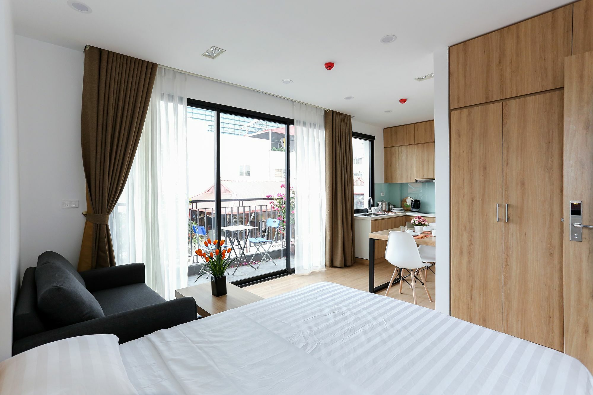 Apartment Quiet Hoang Quoc Viet &