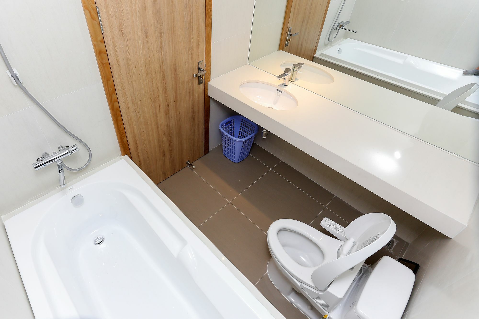 Apartment Quiet Hoang Quoc Viet & *