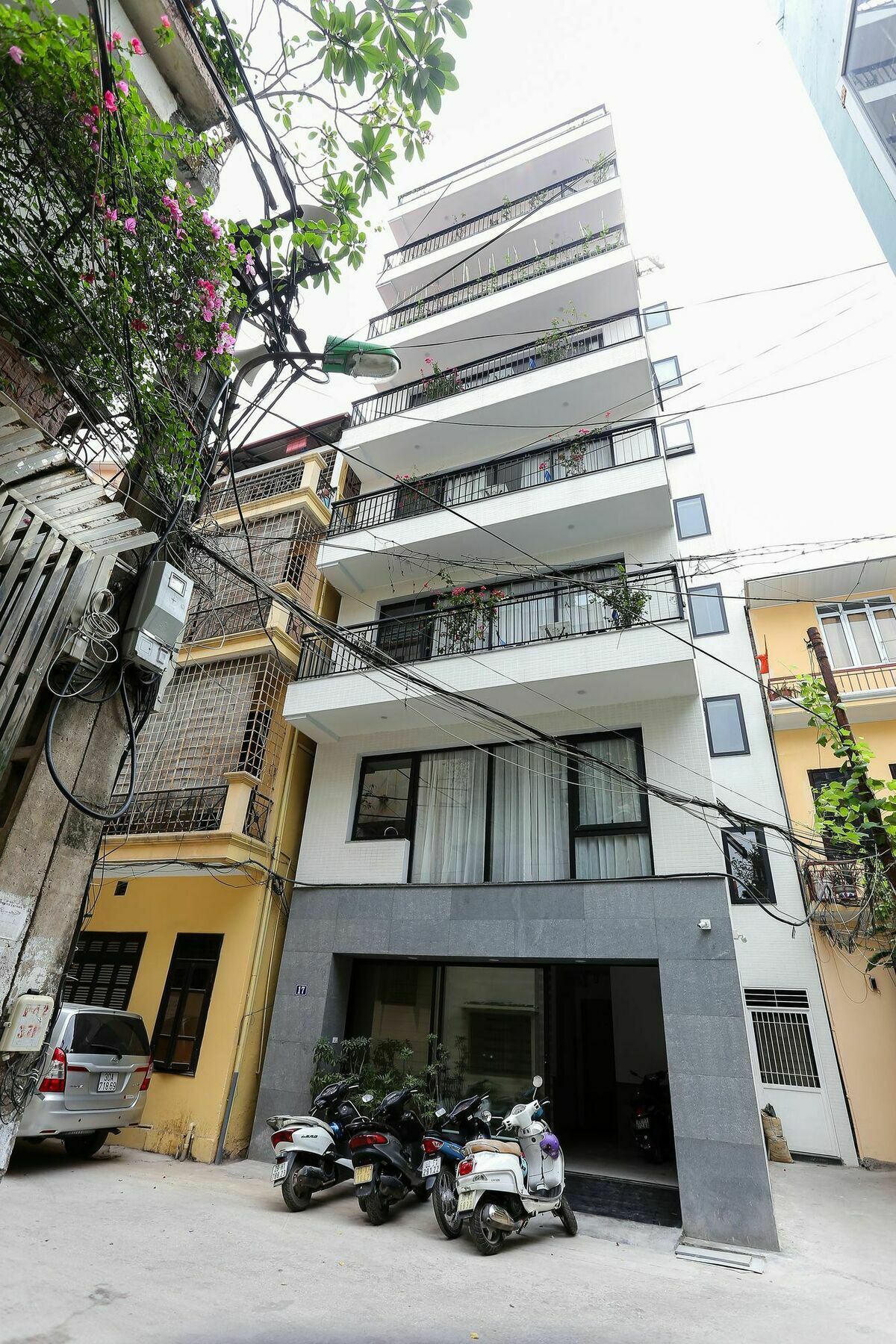 Quiet Hoang Quoc Viet & Apartment Hanoi