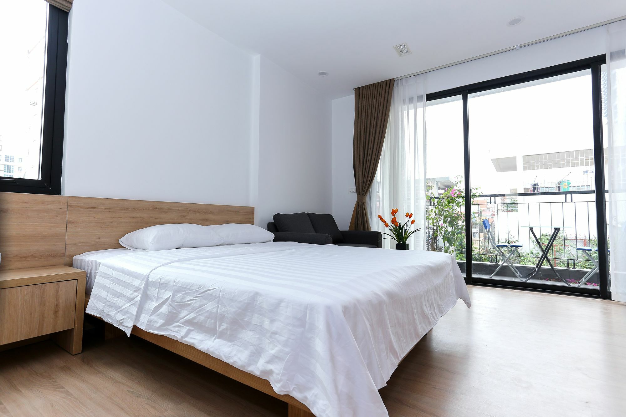 Quiet Hoang Quoc Viet & Apartment