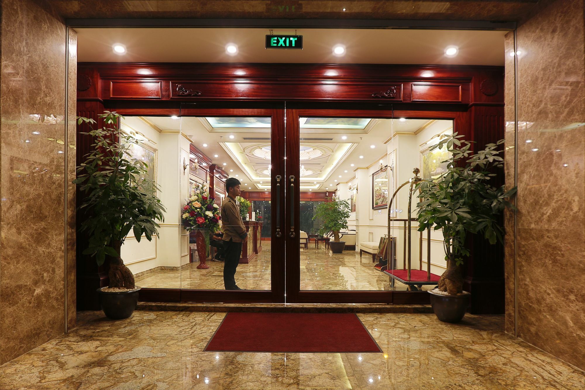 Royal St Hotel 3*