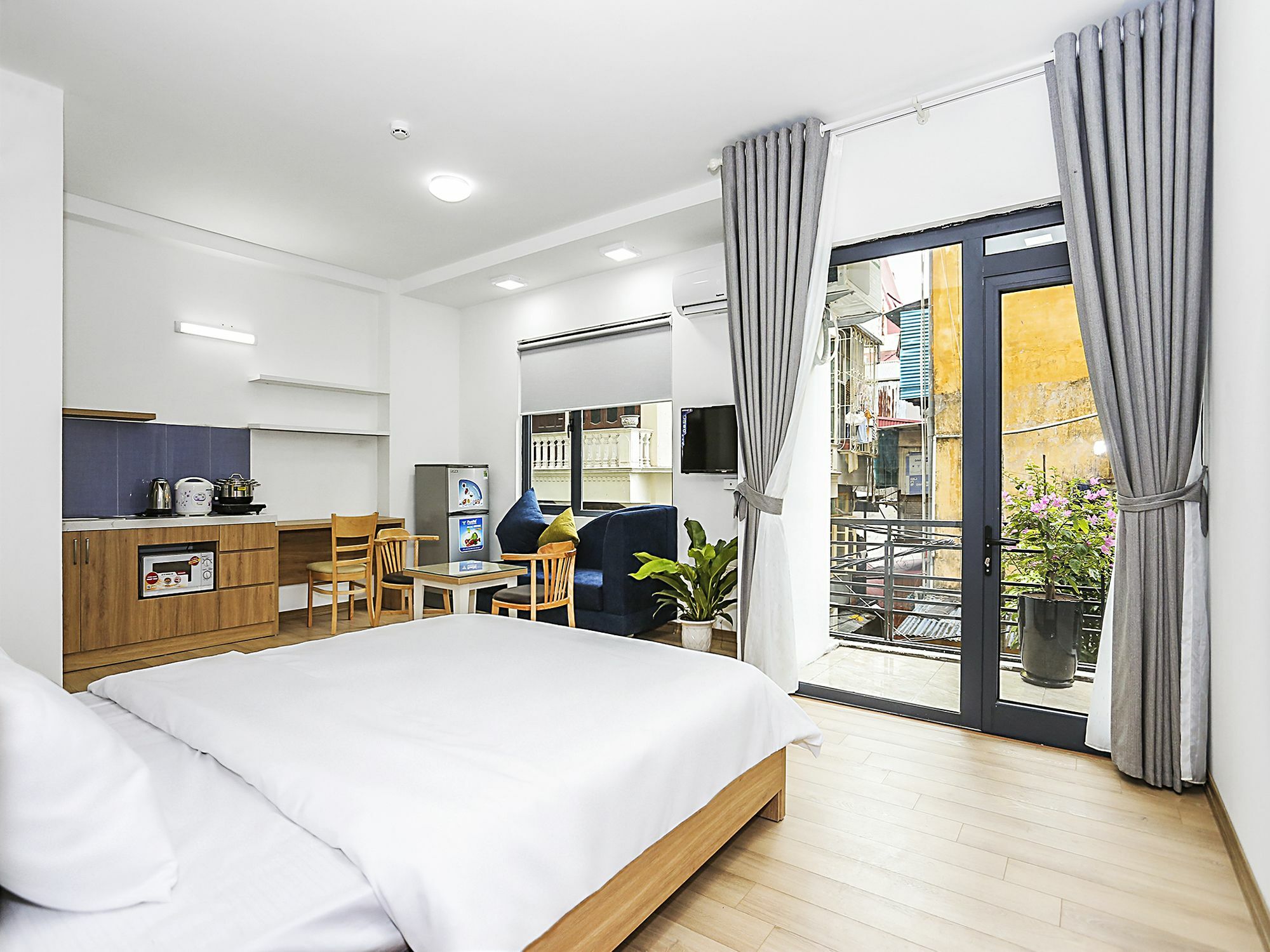 Nyt Giang Vo * Hanoi