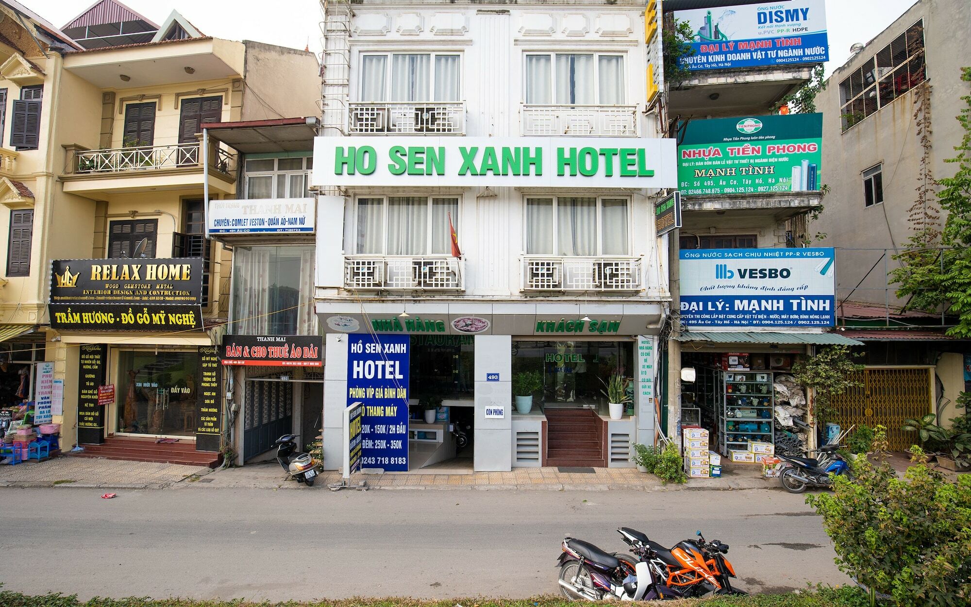 Ho Sen Xanh Hotel 2*