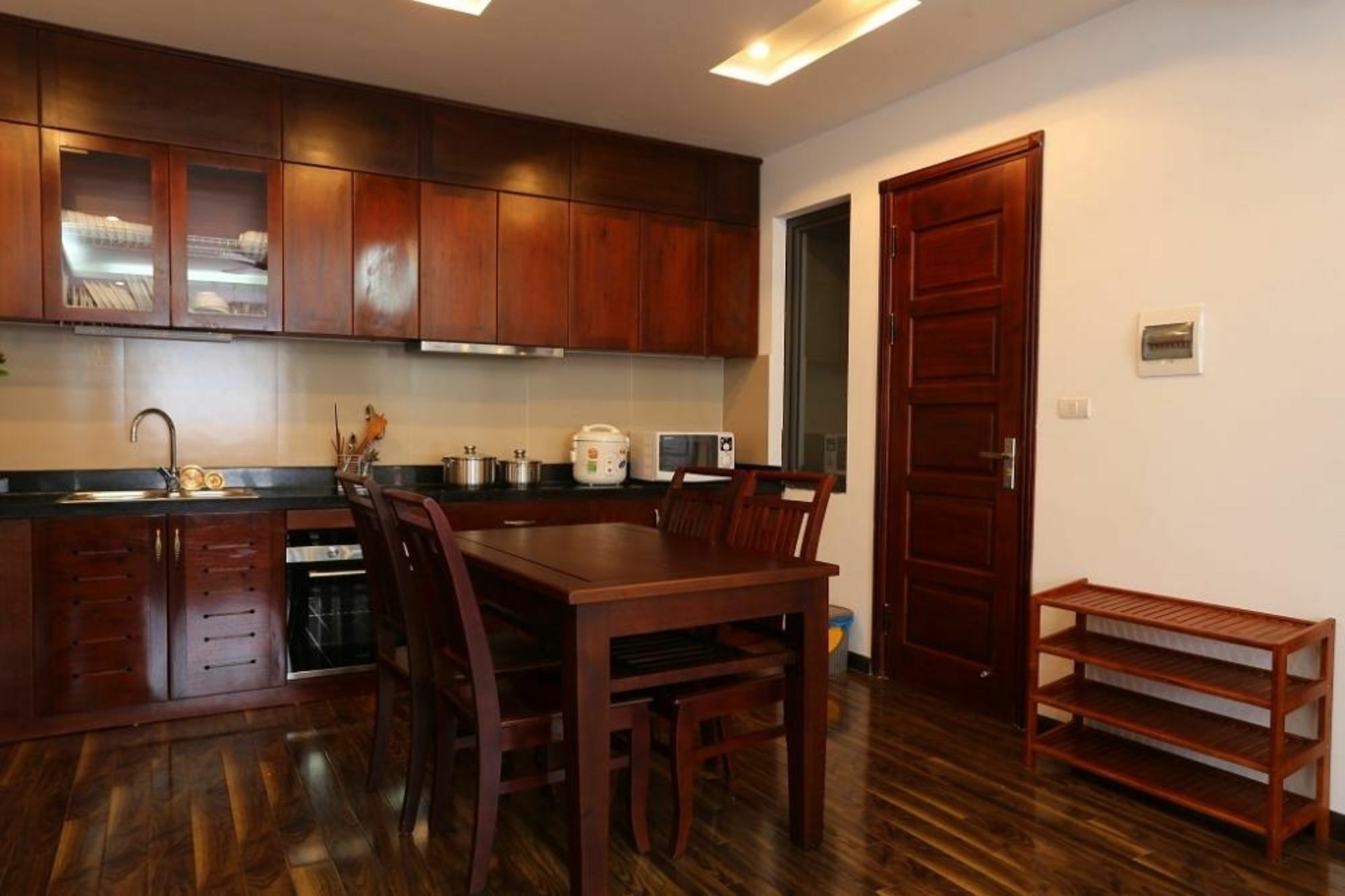 Apartment Poonsa Hoang Quoc Viet 1