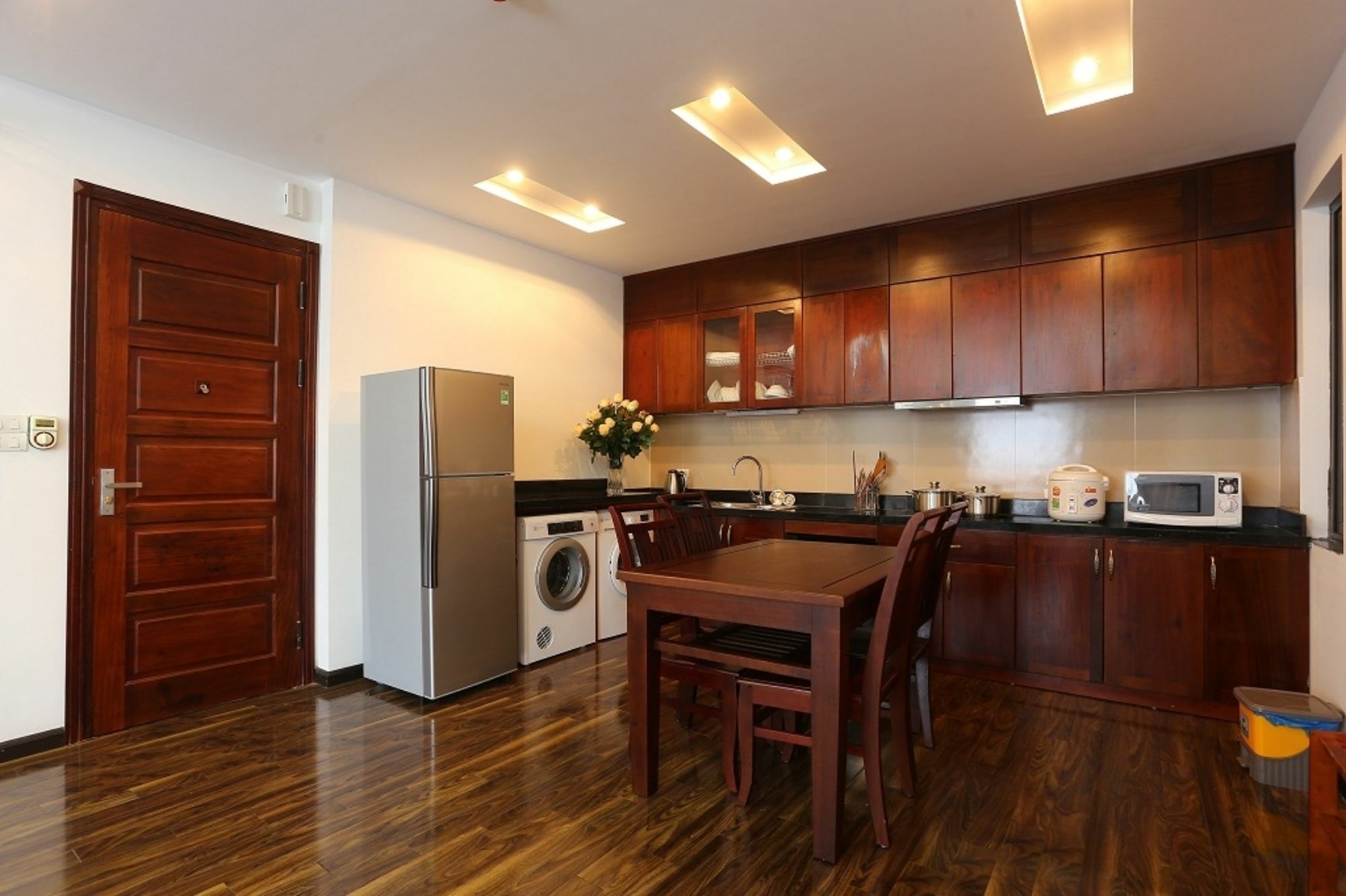 Poonsa Hoang Quoc Viet 1 Apartment *