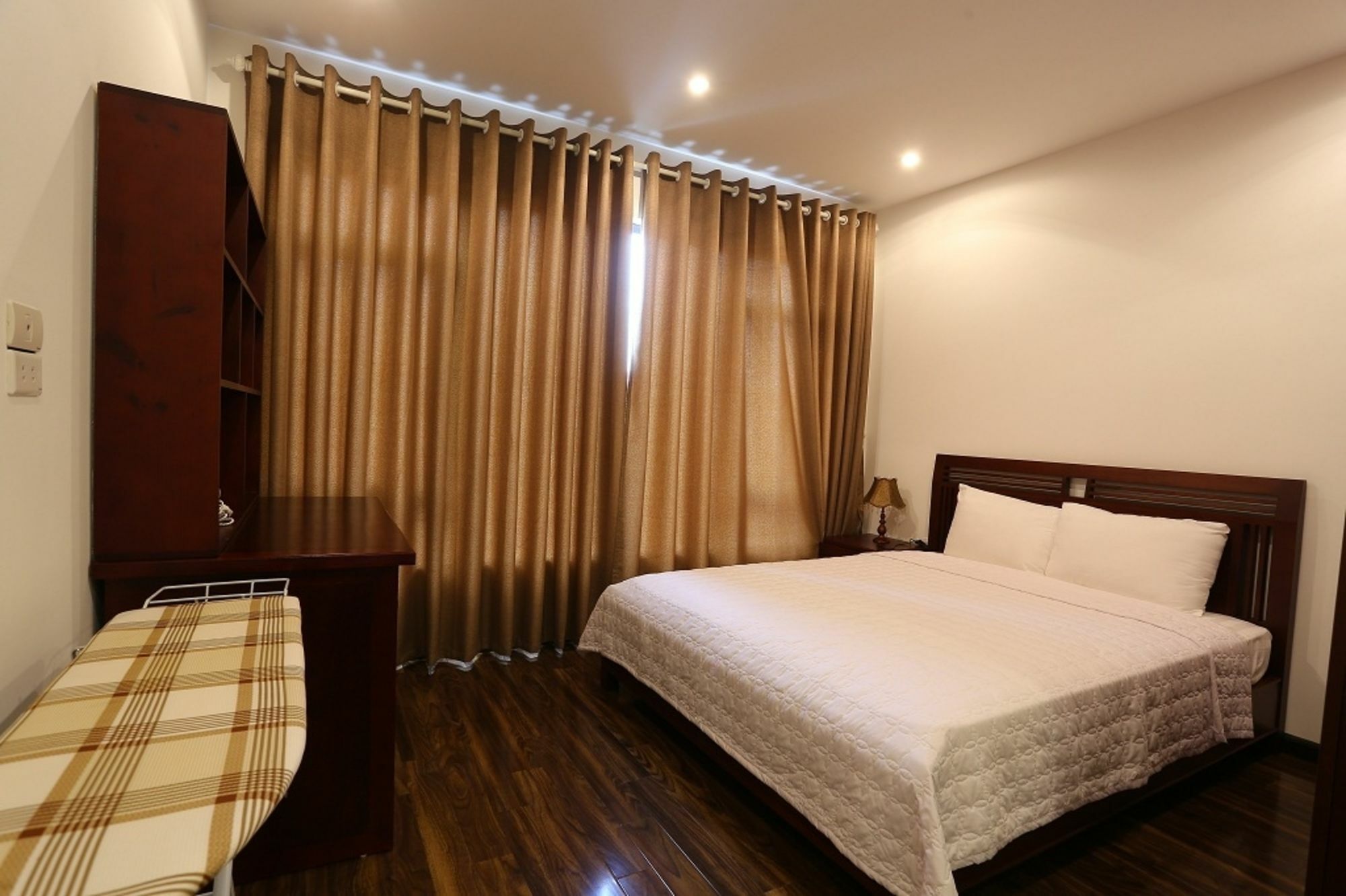 Poonsa Hoang Quoc Viet 1 Apartment *