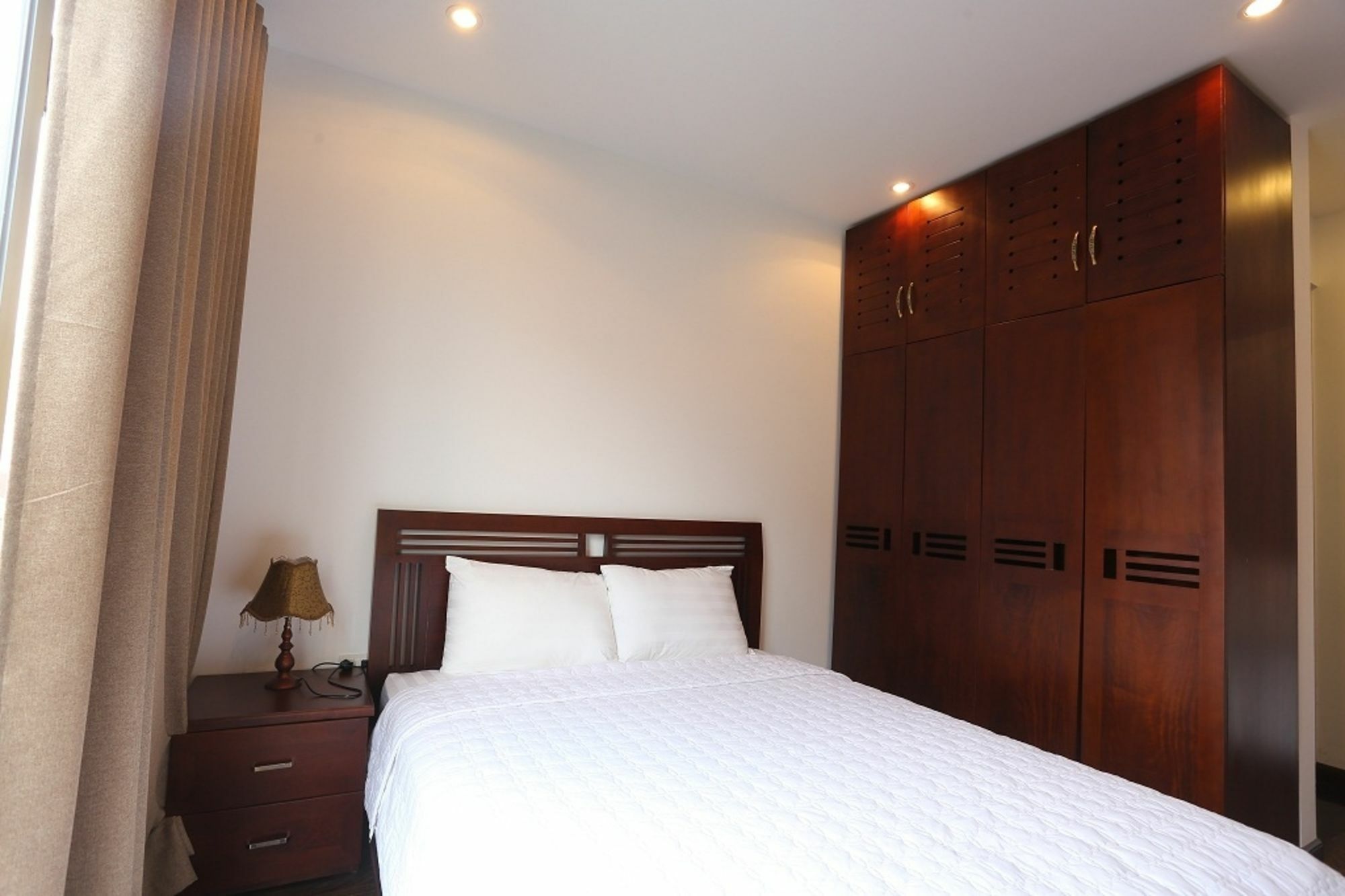 Poonsa Hoang Quoc Viet 1 * Hanoi