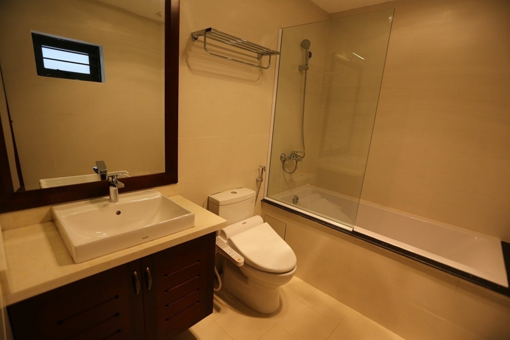 Poonsa Hoang Quoc Viet 1 Apartment *