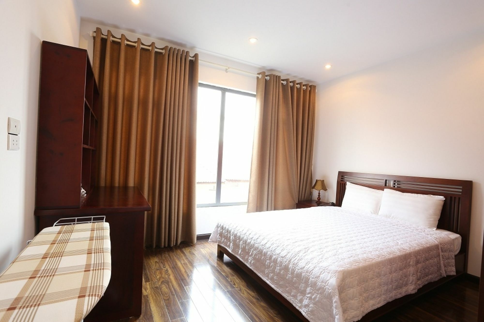 Poonsa Hoang Quoc Viet 1 Apartment *