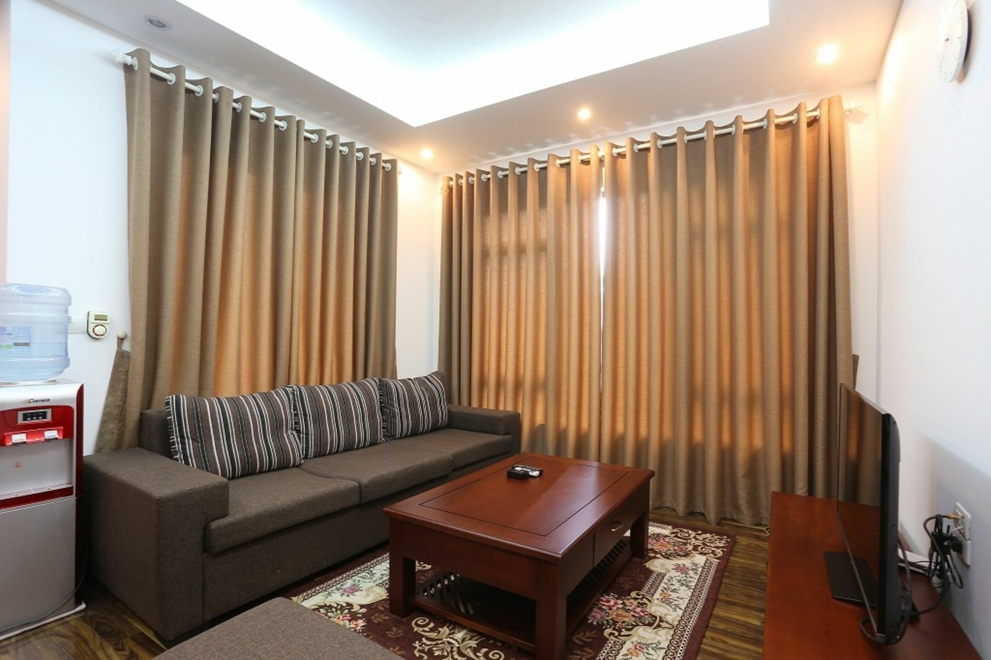 Poonsa Hoang Quoc Viet 1 * Hanoi