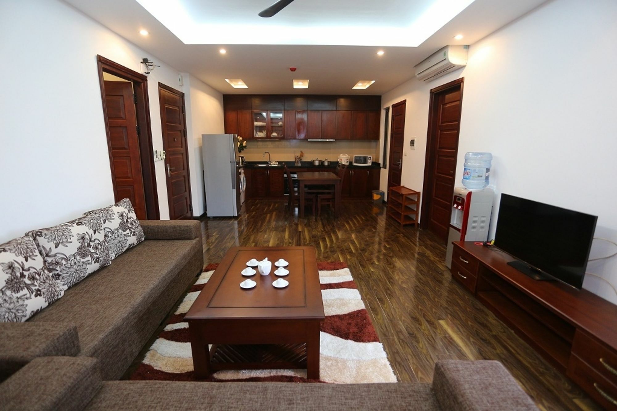 Apartment Poonsa Hoang Quoc Viet 1 *