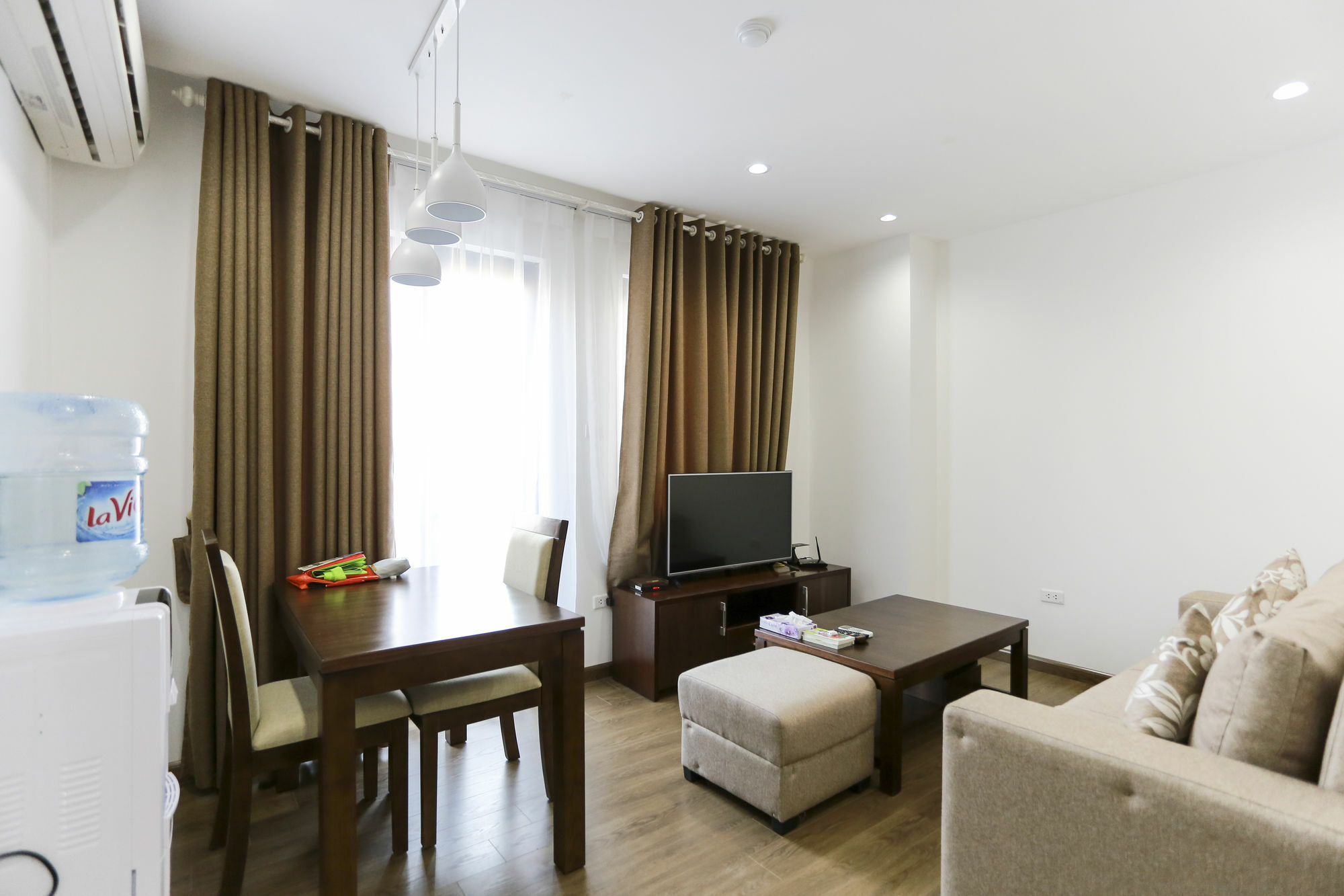 Poonsa Hoang Quoc Viet 1 * Hanoi