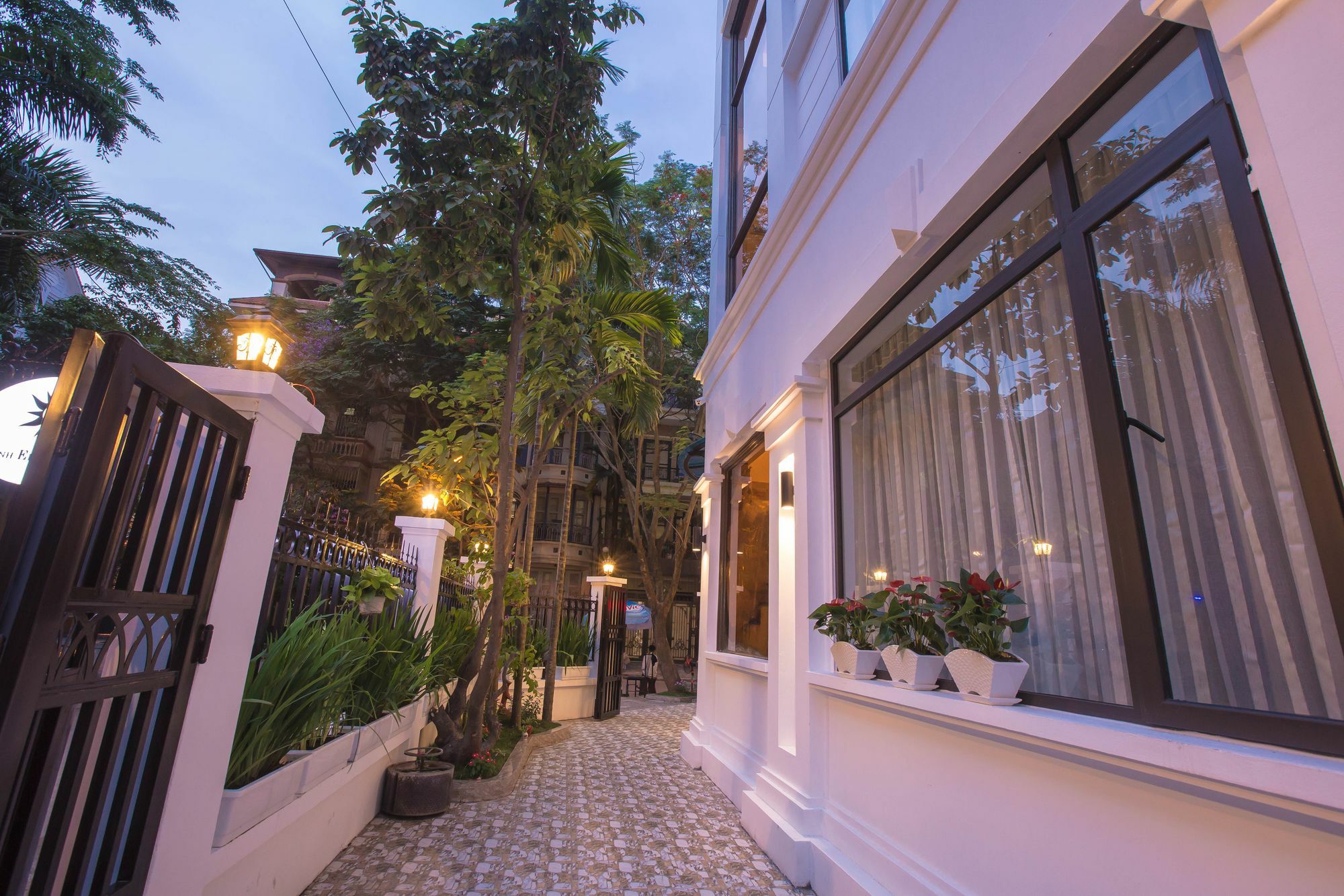 Dinh Elegant 3* Hanoi