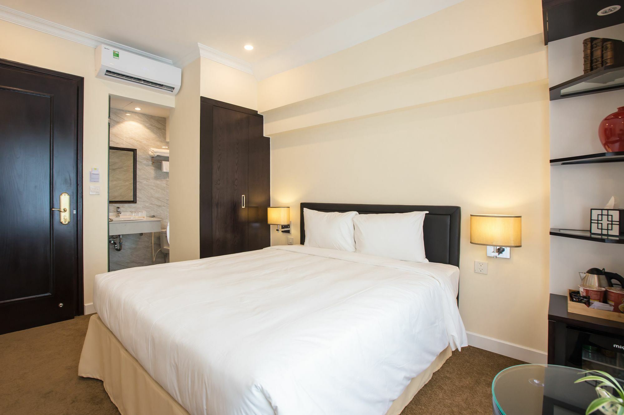 Dinh Elegant 3*
