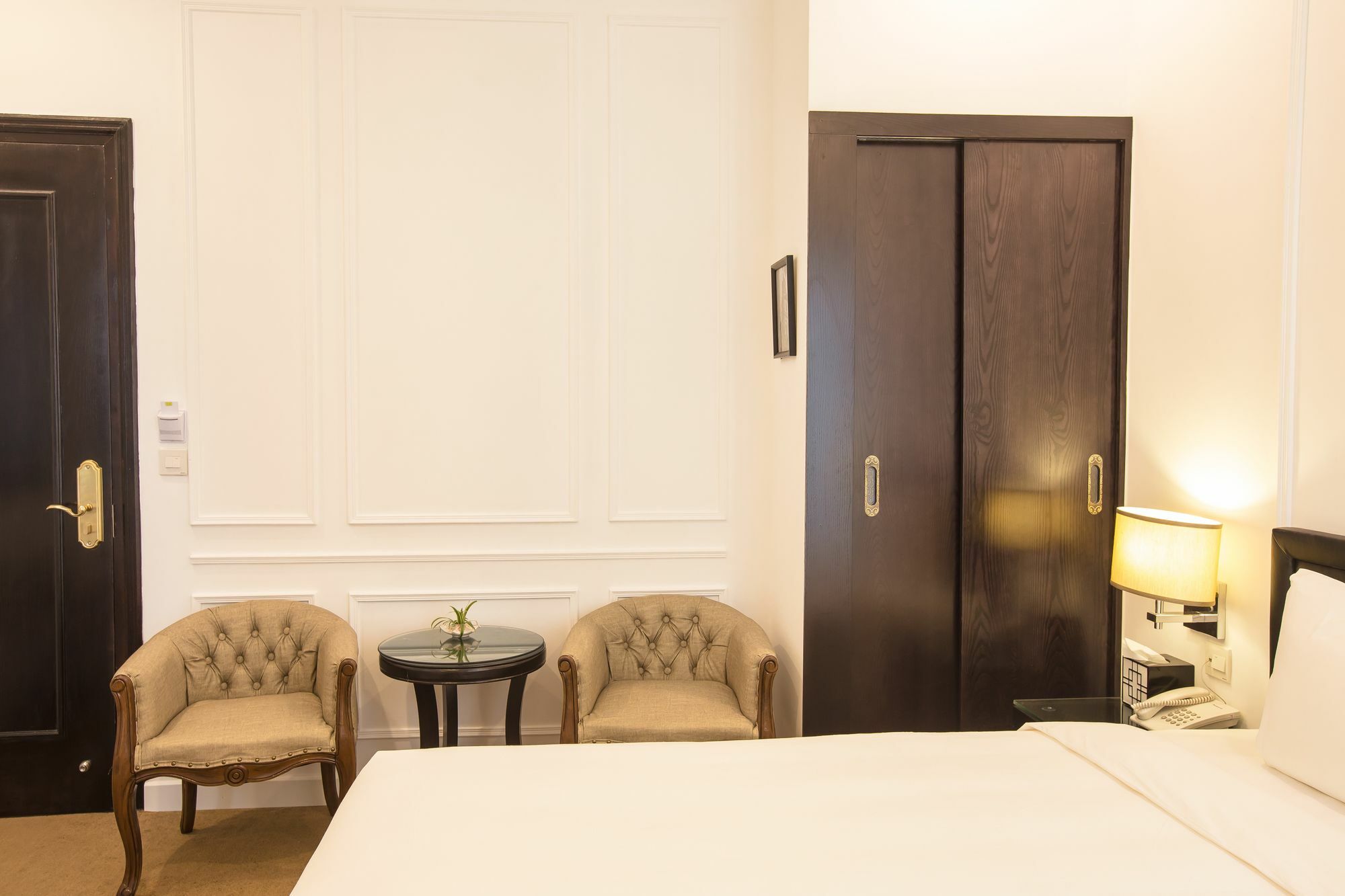 Dinh Elegant Hotel 3*